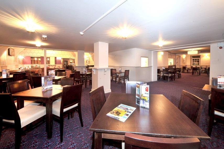 فندق The Duke Of Wellington Wetherspoon مينهيد المظهر الخارجي الصورة